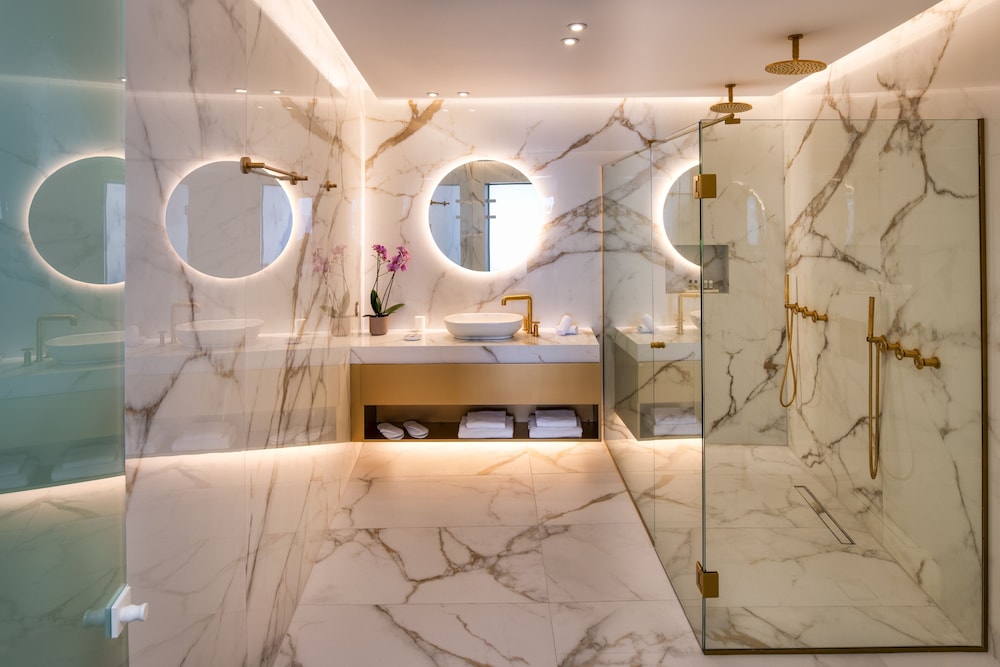 Aura Suites 29/31