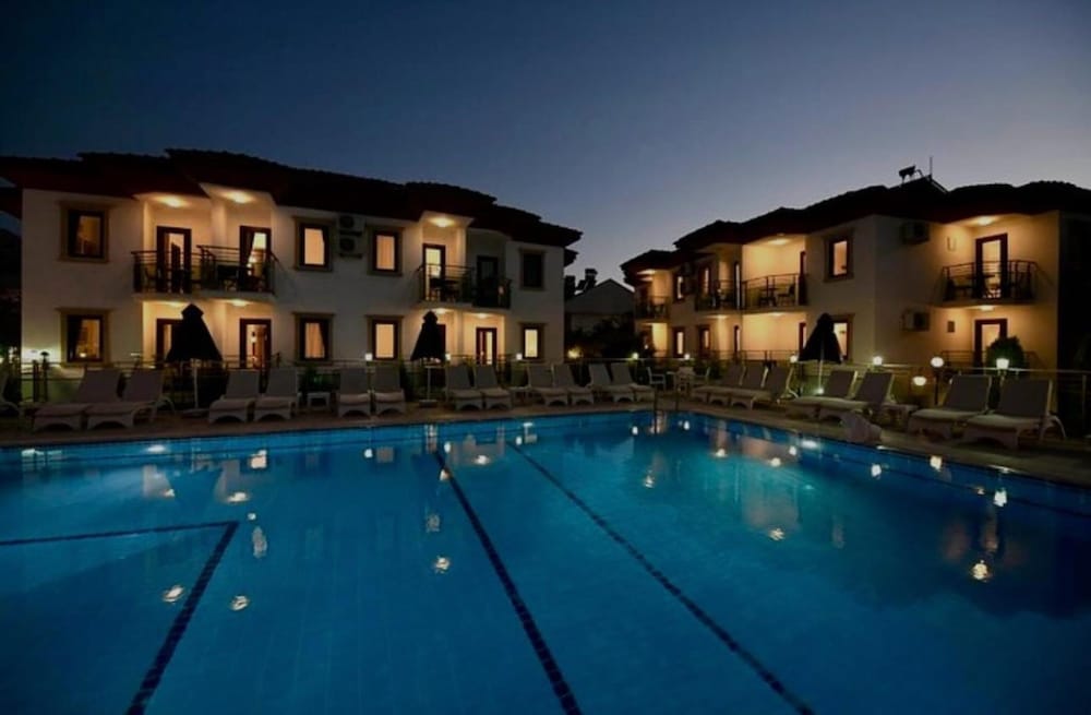 Qualia Park Hotel 25/50