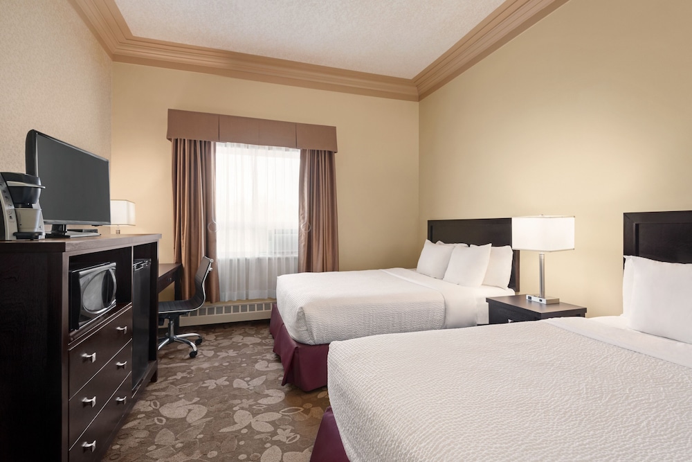 Nova Inn Yellowknife 2/15