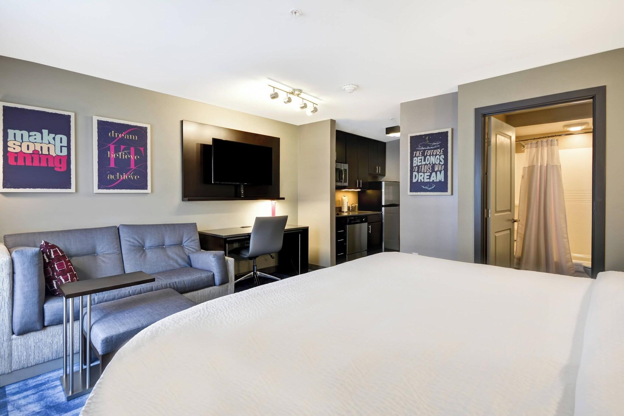 Studio, King Bed