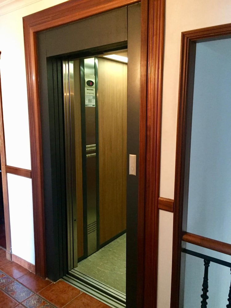 Hotel As Areas I 10/18