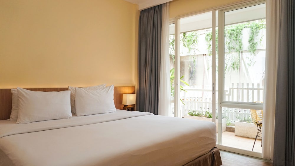 1 BEDROOM, SUITE, BALCONY