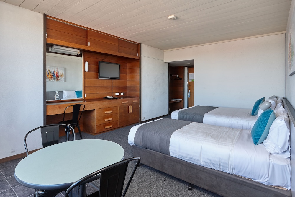 Bayside Inn 11/41