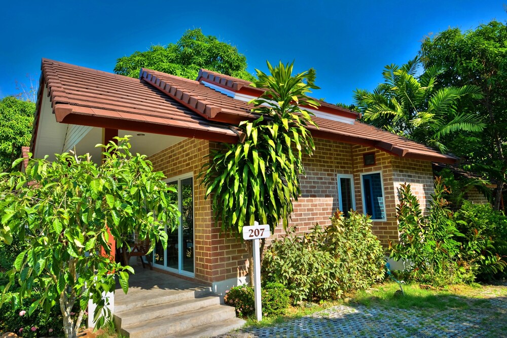 Theerama Cottage Resort 81/84