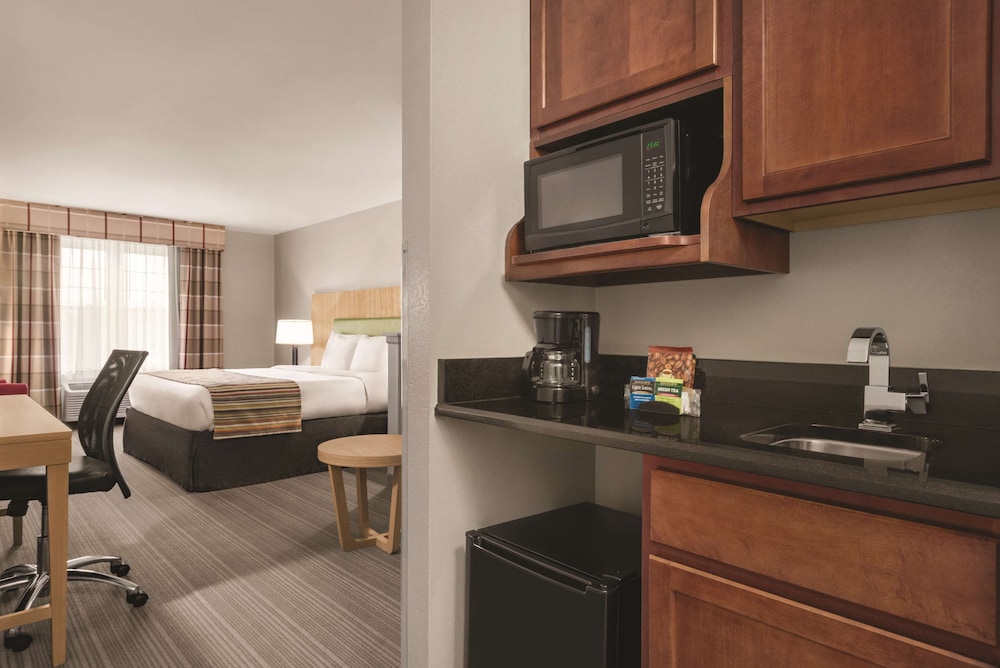 Country Inn & Suites by Radisson Schaumburg IL 25/33