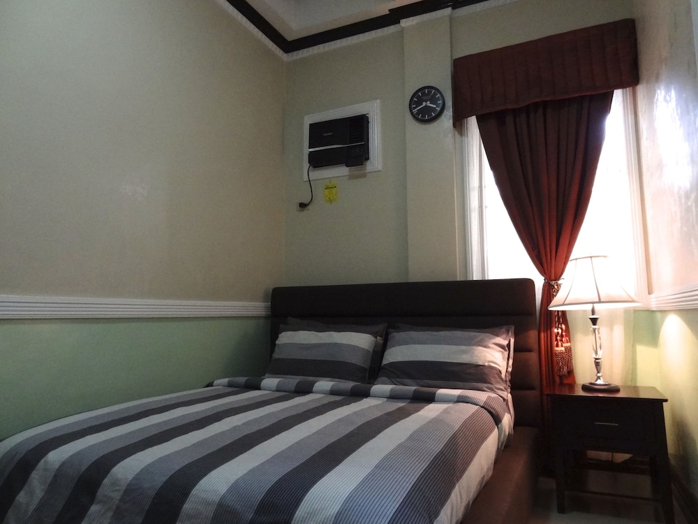 The Executive Villa Inn & Suites 51/60
