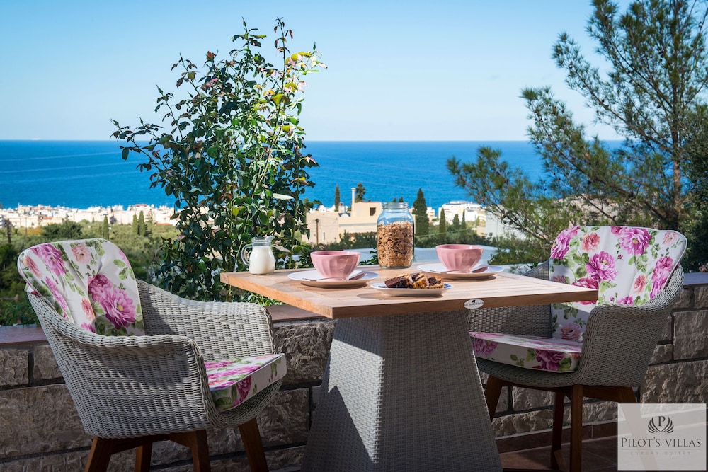 Pilots Villas Luxury Suites 28/48