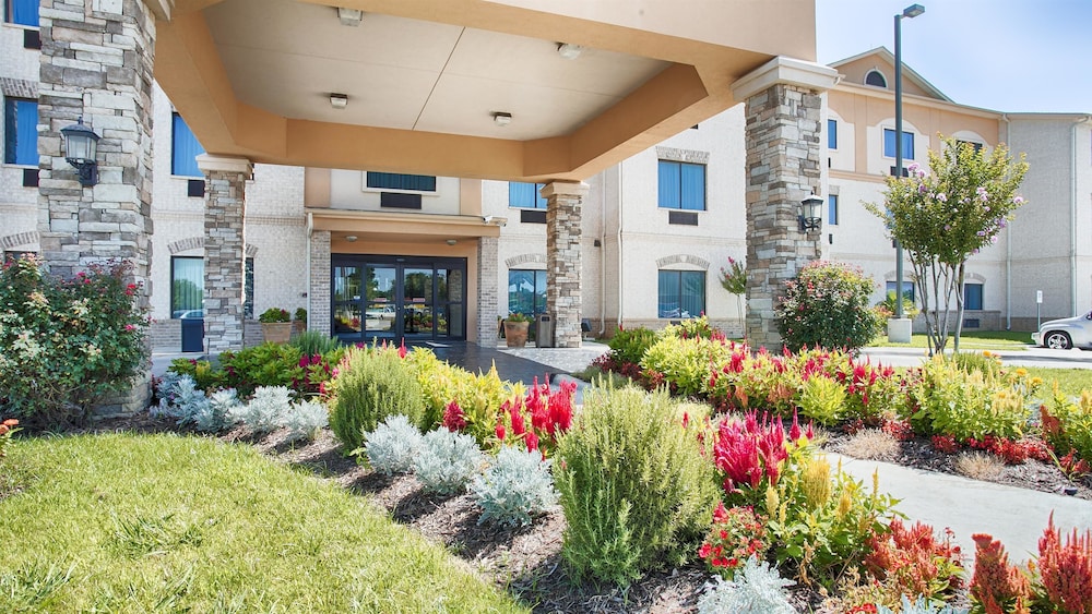 Best Western Plus Burleson Inn & Suites 5/32