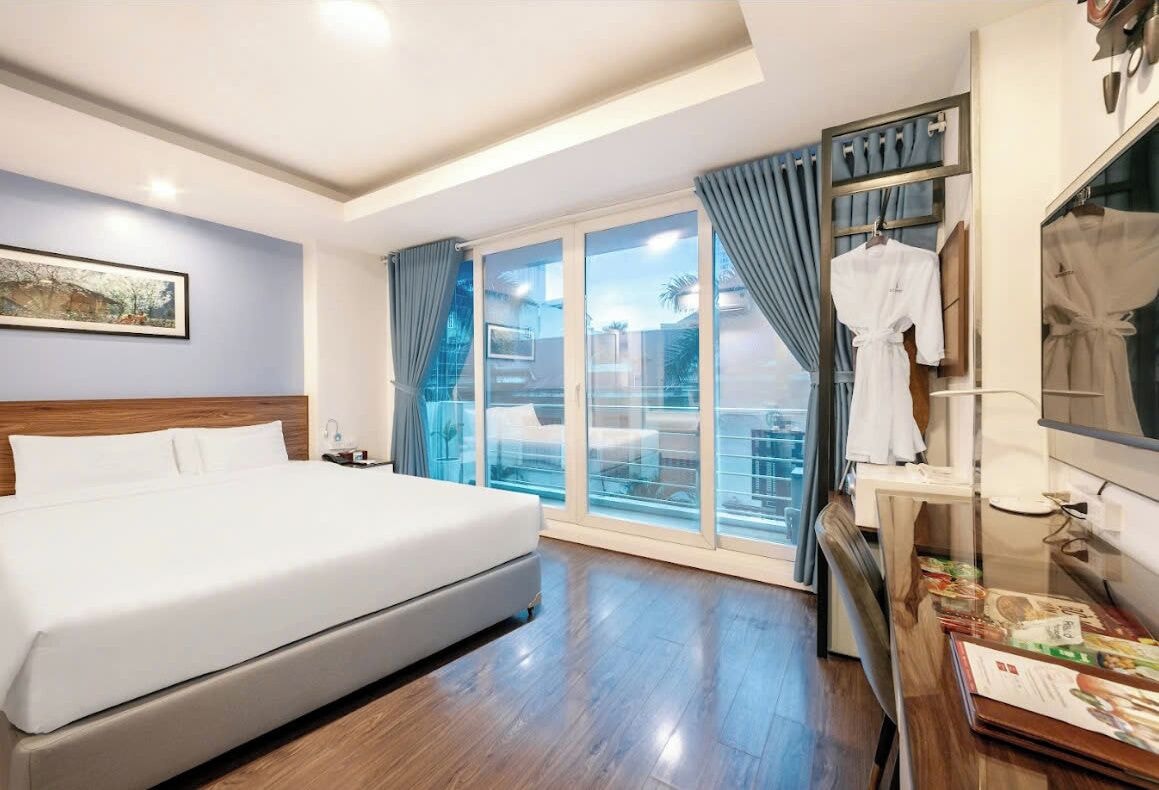 DELUXE, DOUBLE BED