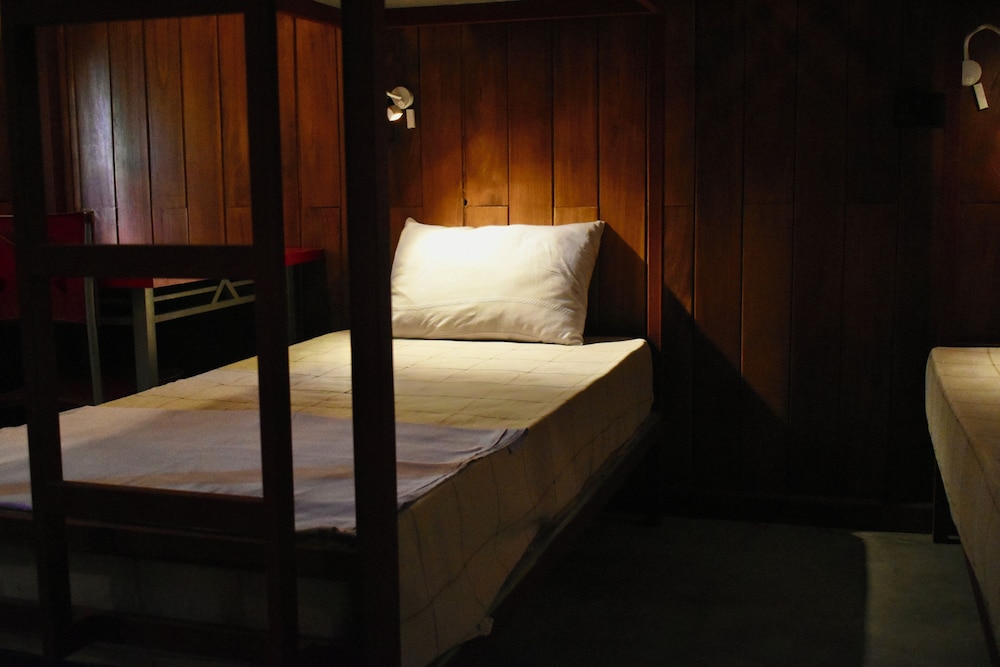 Green Hut Hotel And Restaurant. 24/50