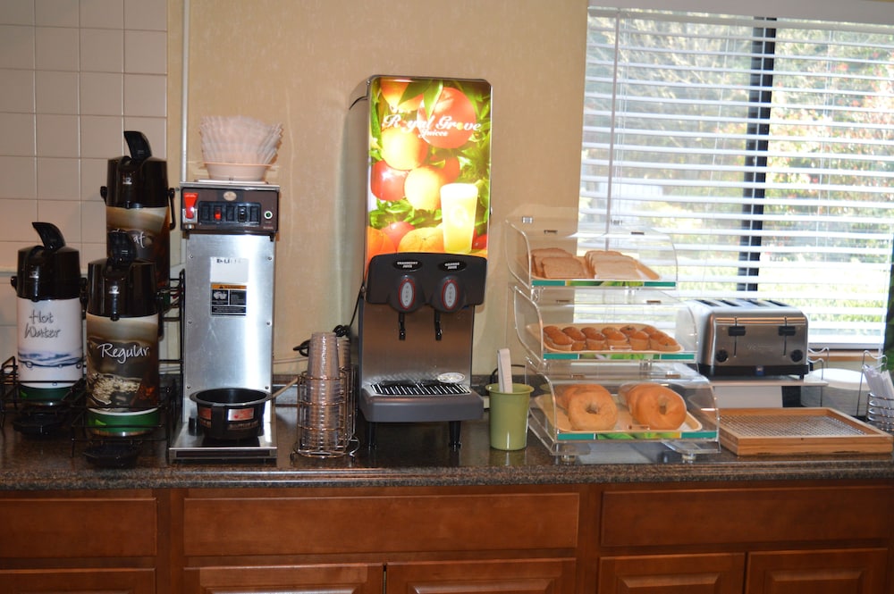 Quality Inn & Suites Lacey Olympia 32/66