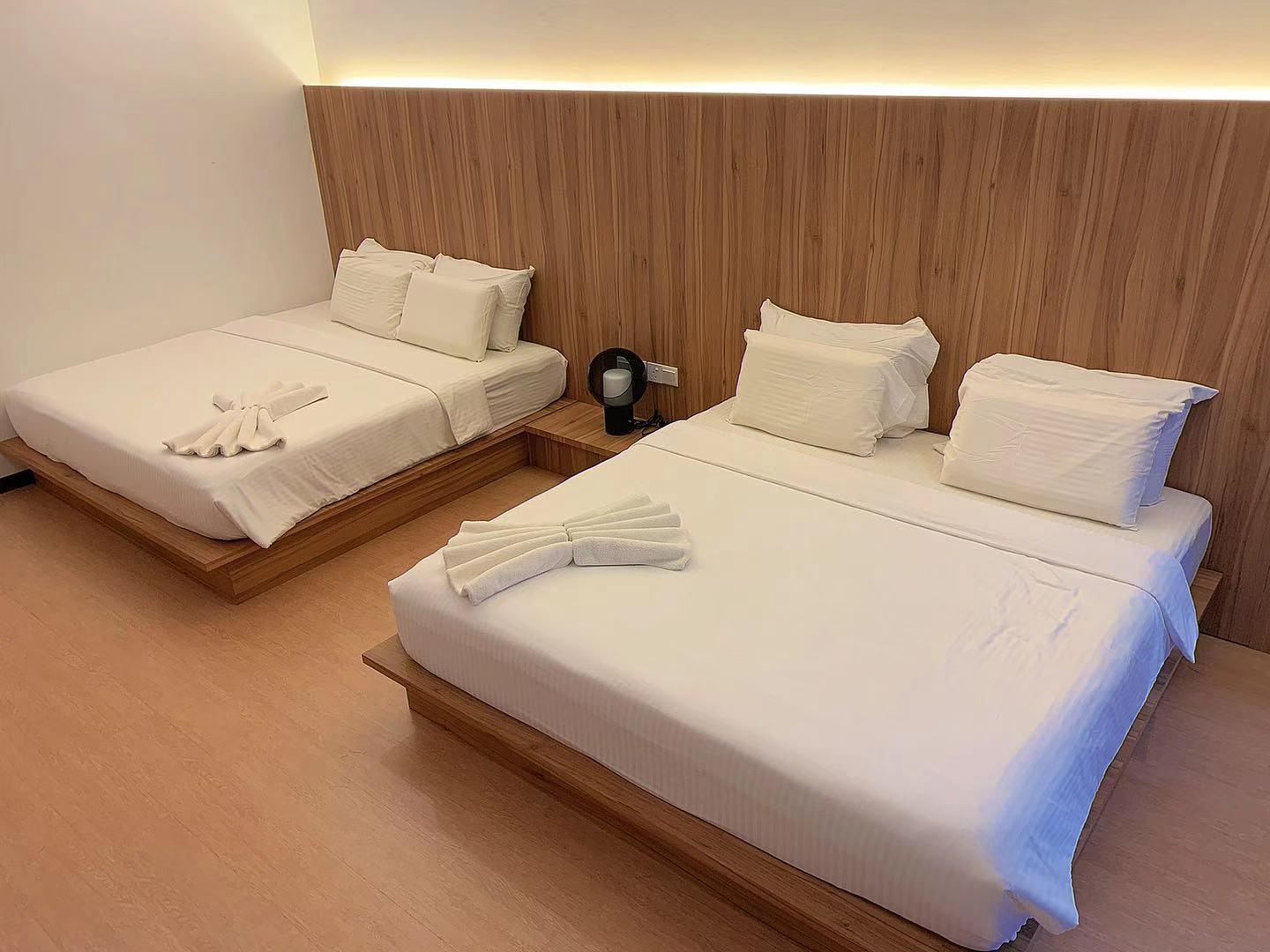 Family, 2 Queen Beds, No Window