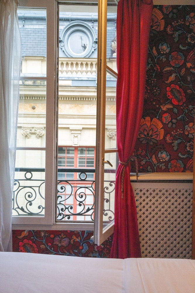 Hotel De Fleurie 30/50