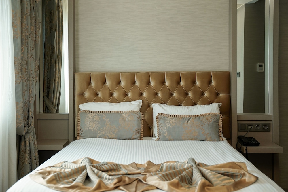 Enerji Hotel 18/46