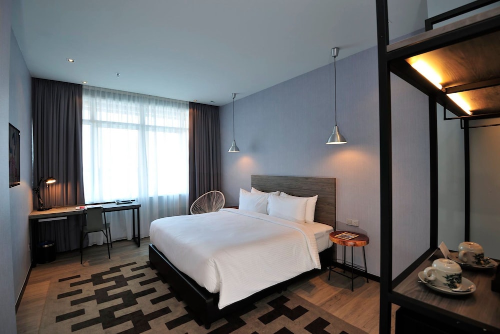 Urban H Hotel 6/24