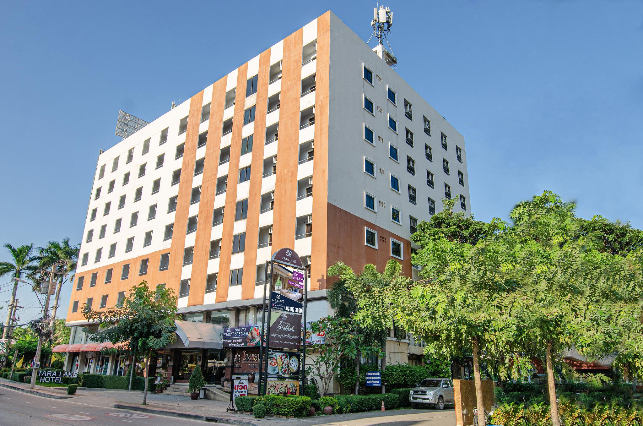Tara Lake Hotel in BANGKOK