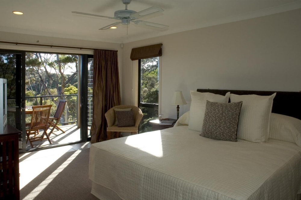 THE SANCTUARY AT BAY OF ISLANDS 12/28