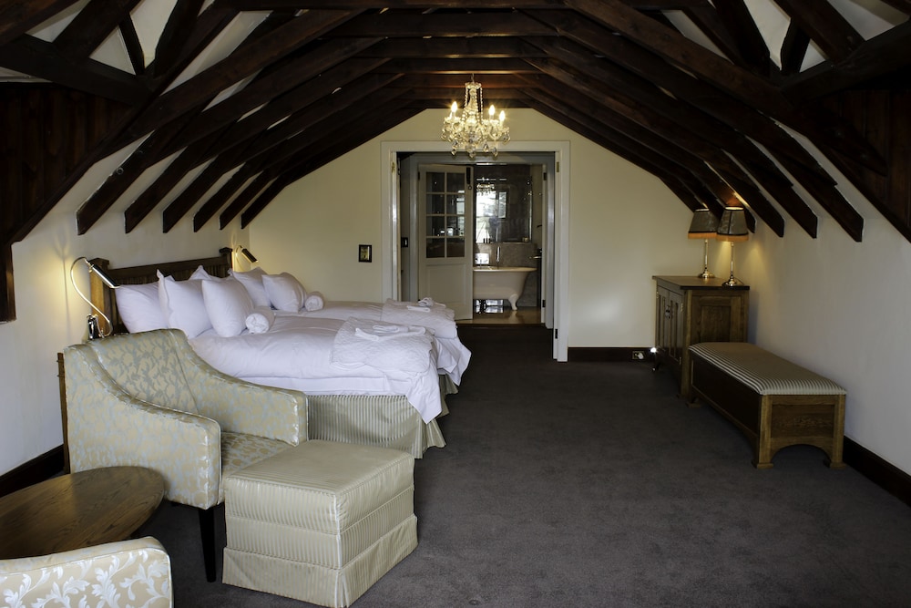 Suite, House, Twin Beds