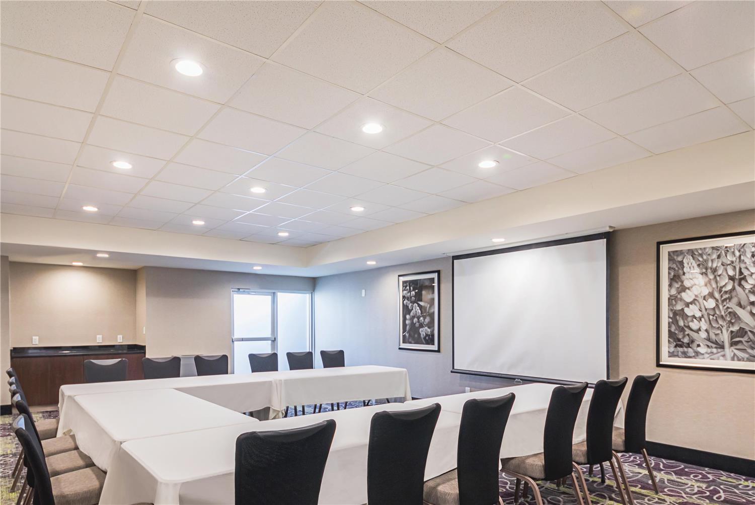 La Quinta Inn & Suites by Wyndham Austin Airport 41/46