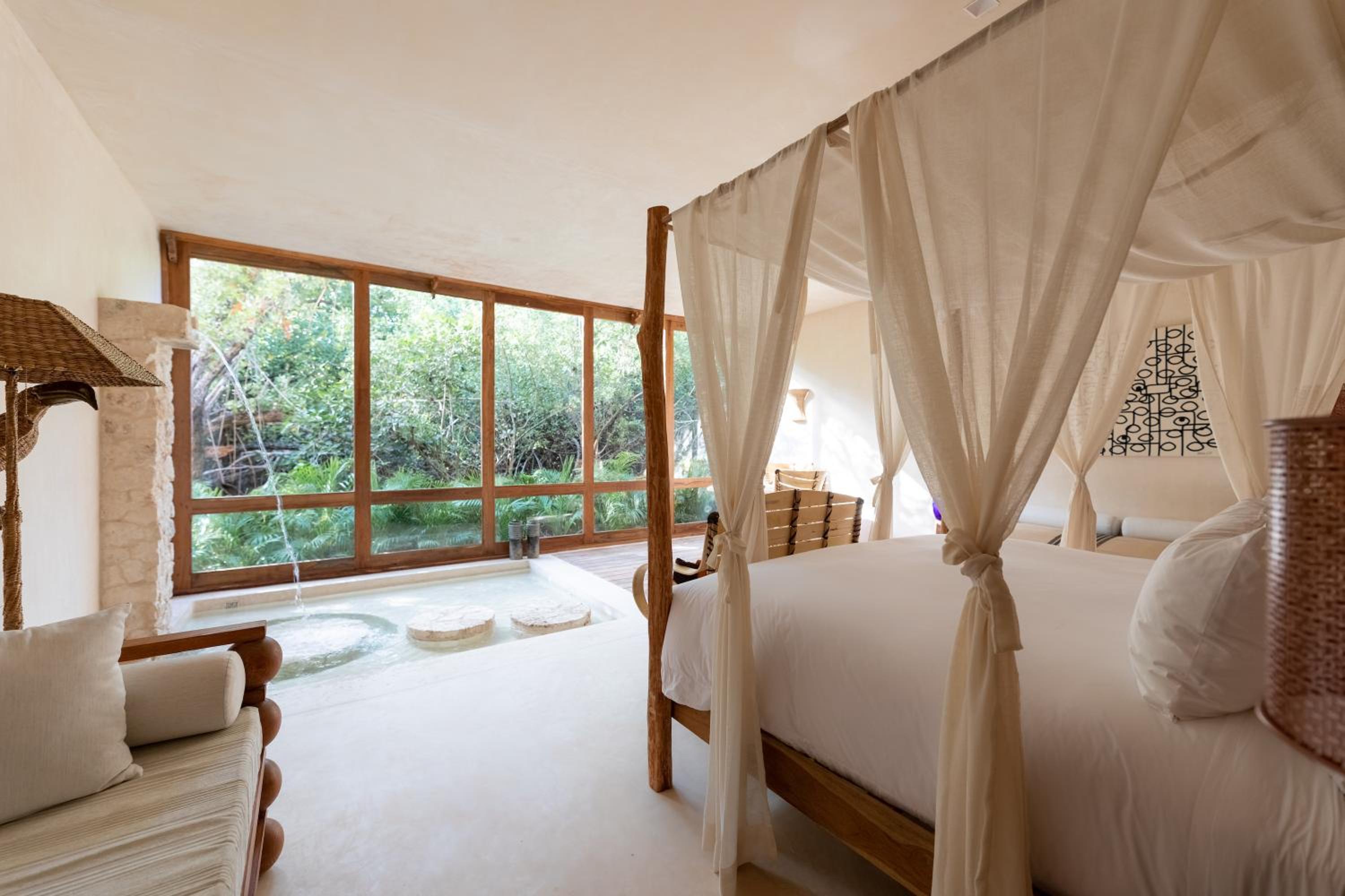 Lower, Signature, Suite, Jungle Side