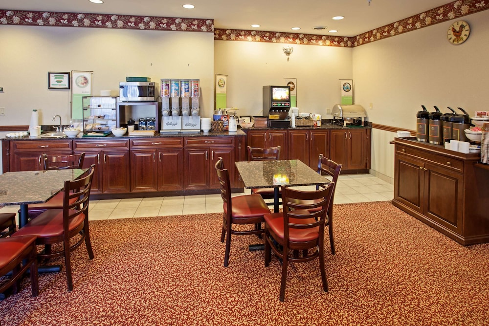 Country Inn & Suites by Radisson, Elkhart North 11/15