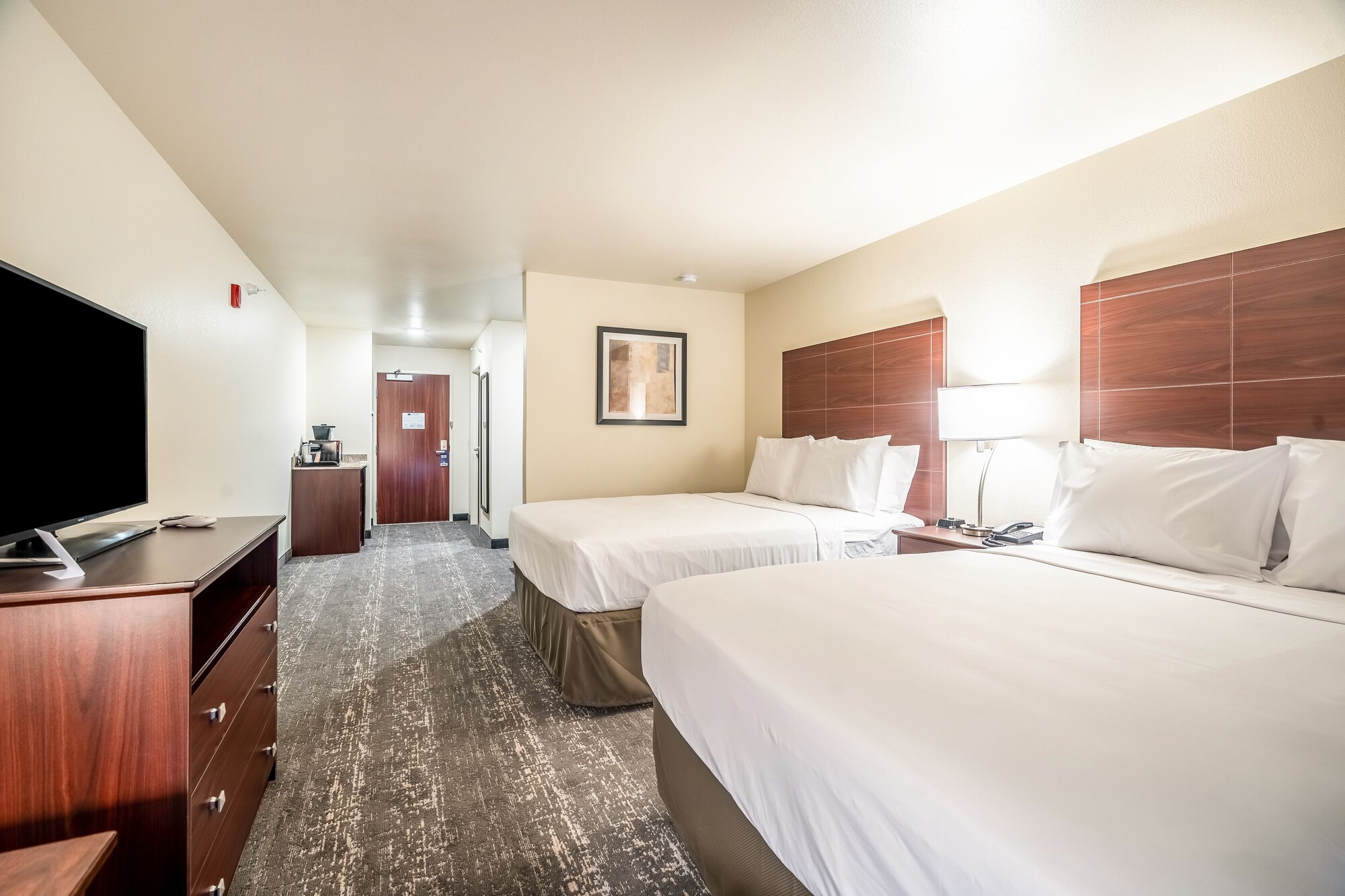 STUDIO, 2 QUEEN BEDS, SOFA, ACCESSIBLE
