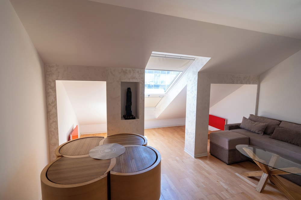 Privilege Suites By Central Park 57/69