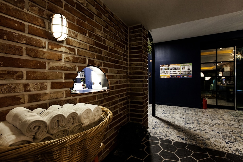 Hotel Merci 69/69