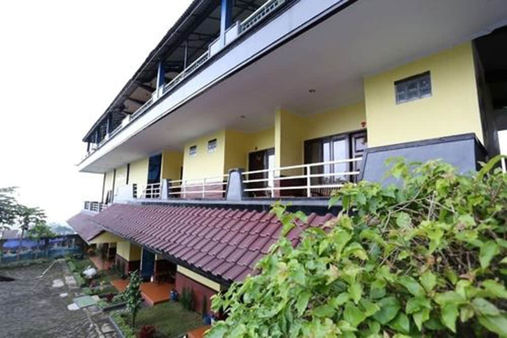 Villa Panderman Indah 3/64