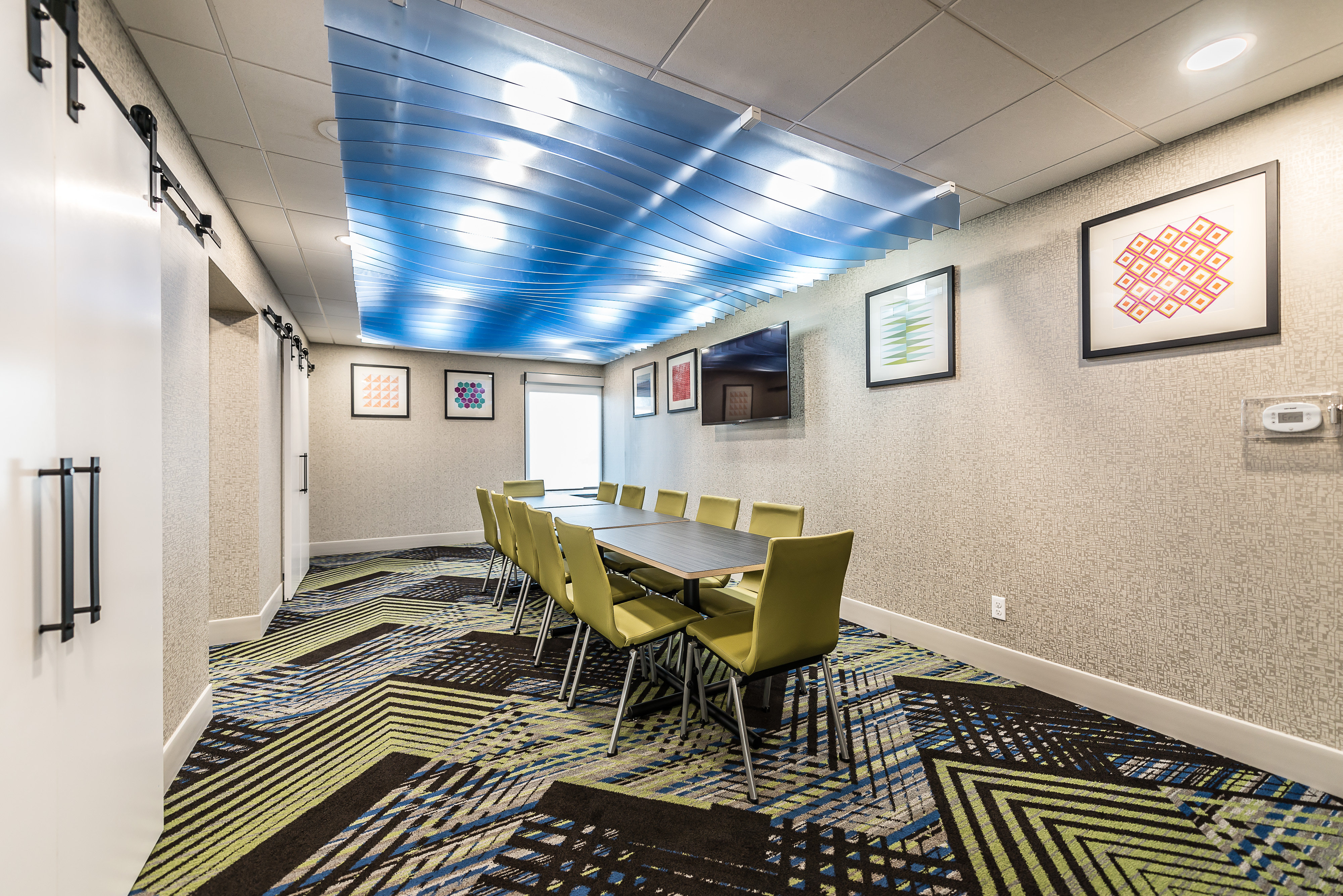 Holiday Inn Express Flint-Campus Area 60/65