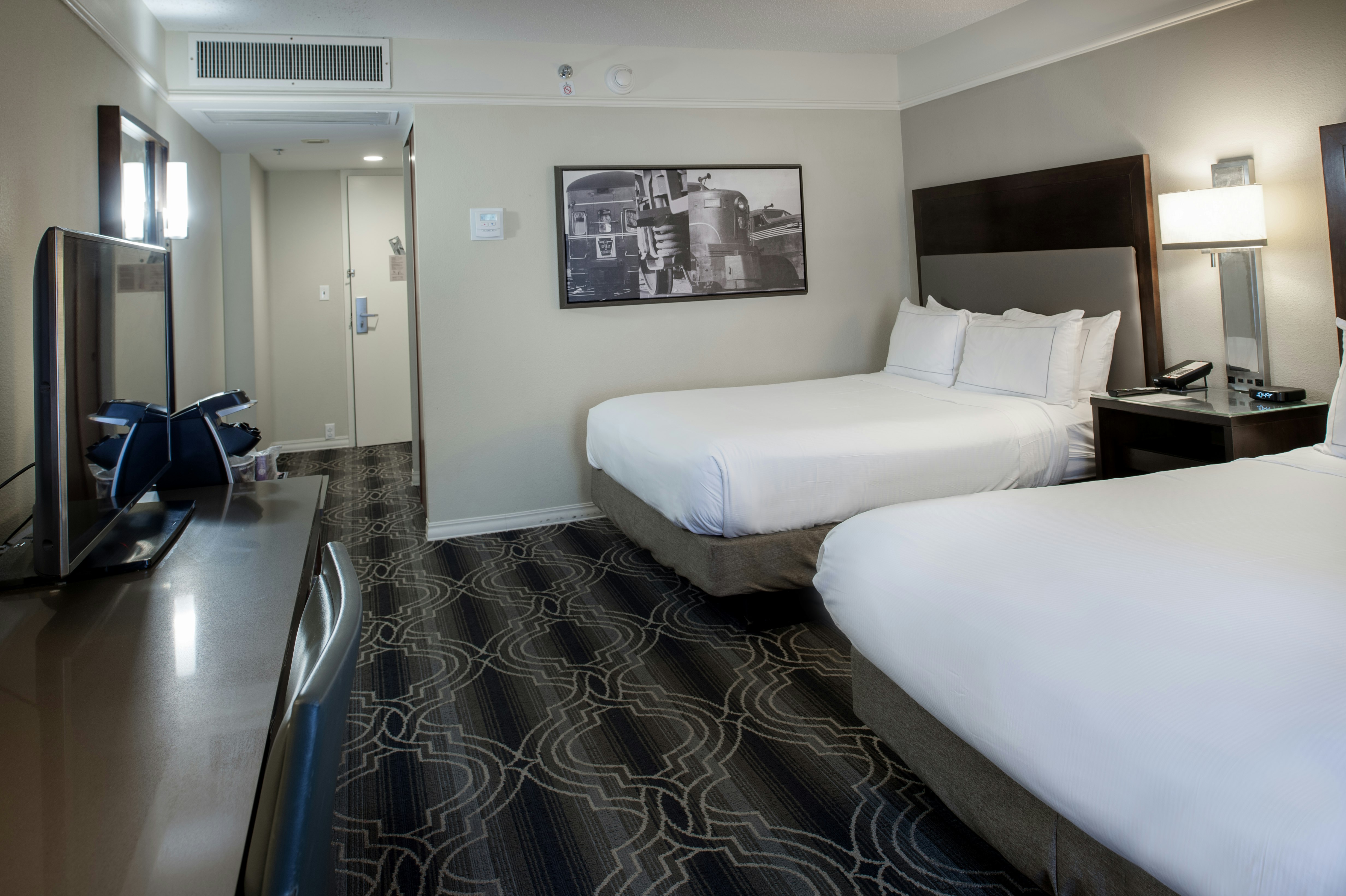 DELUXE, 2 QUEEN BEDS, COURTYARD VIEW
