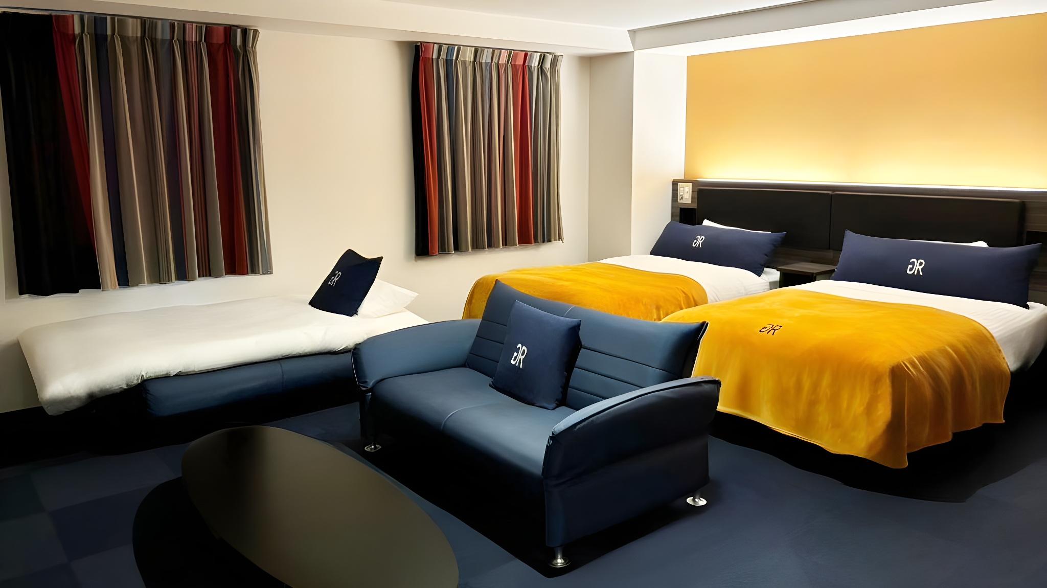 Universal, Twin Beds