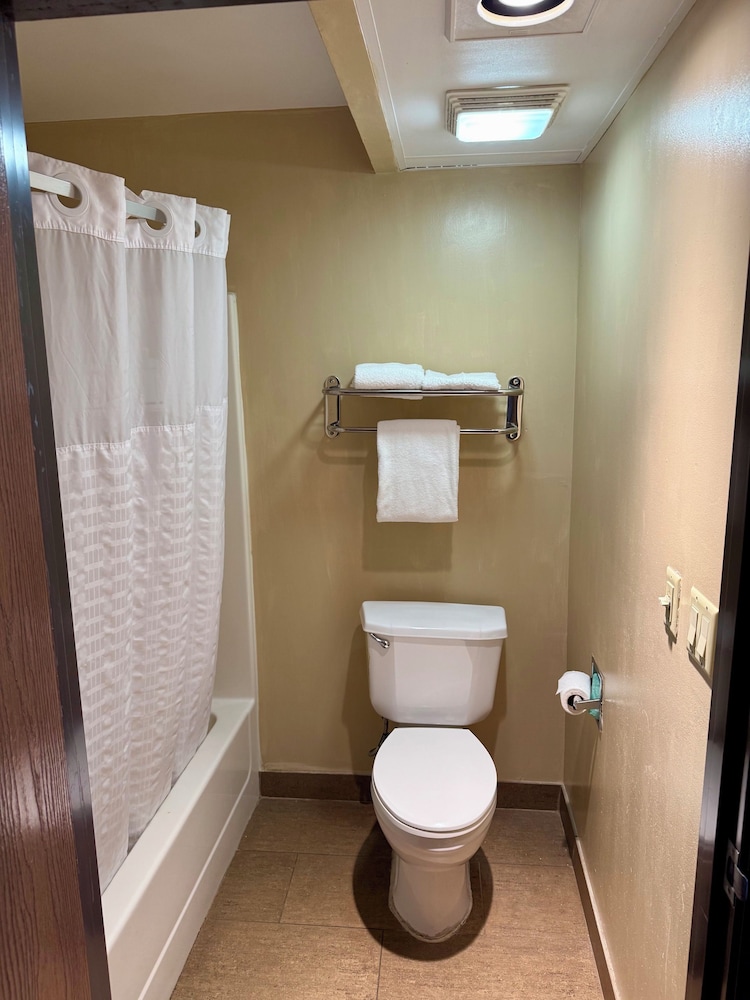 غرفة بسريرين كوين، Ramada by Wyndham Glendale Heights/Lombard 5/6