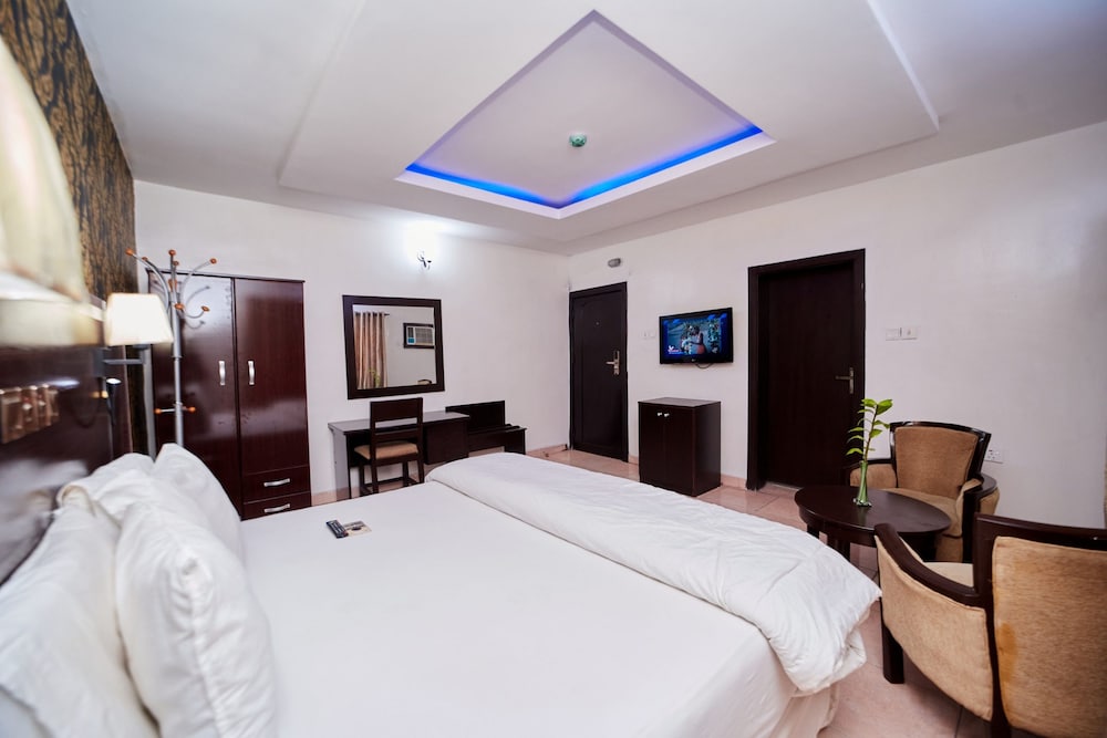 Eemjm Hotels And Suites Limited 13/42