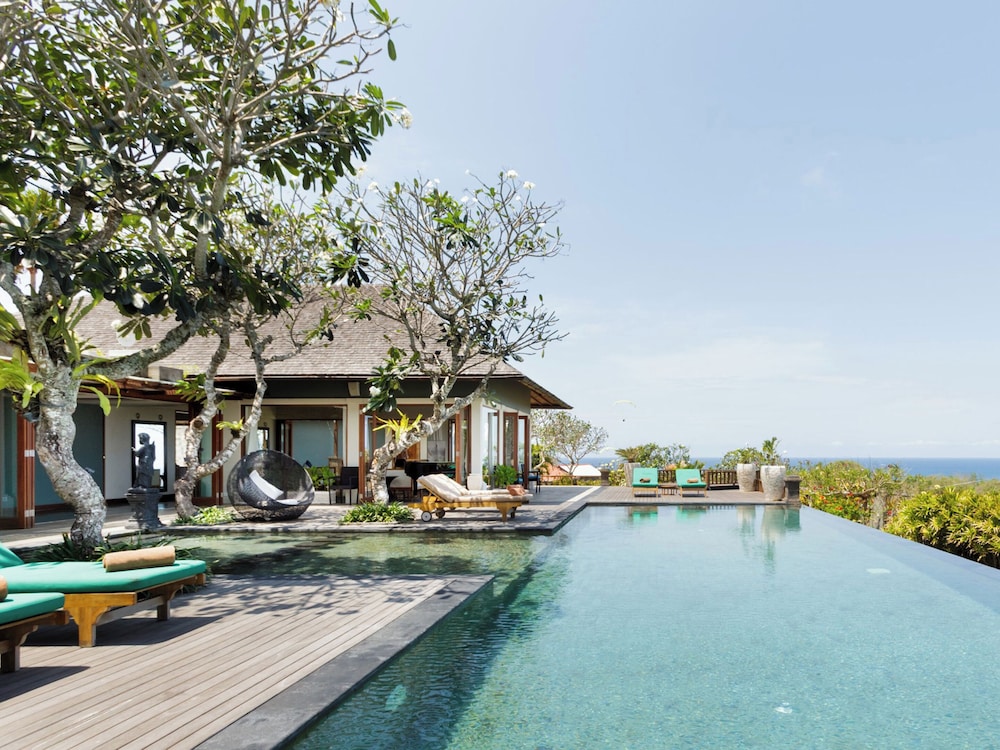 THE SHANTI RESIDENCE AND RESORT 62/66