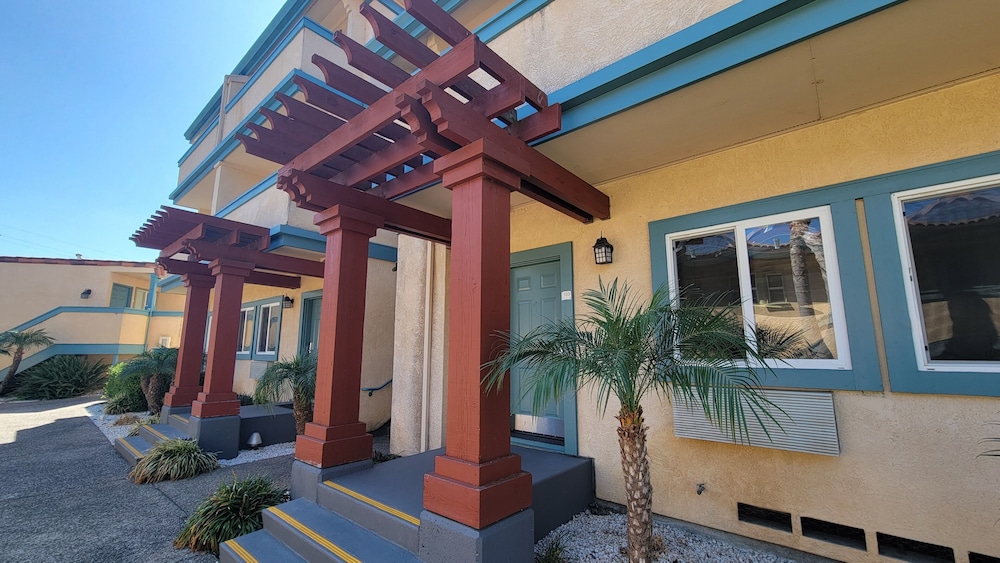 Marinwood Inn & Suites 6/43