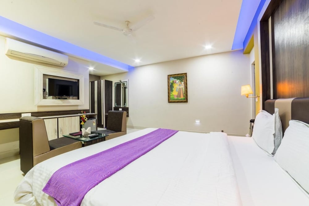 HEERALAL HOTEL 4/22