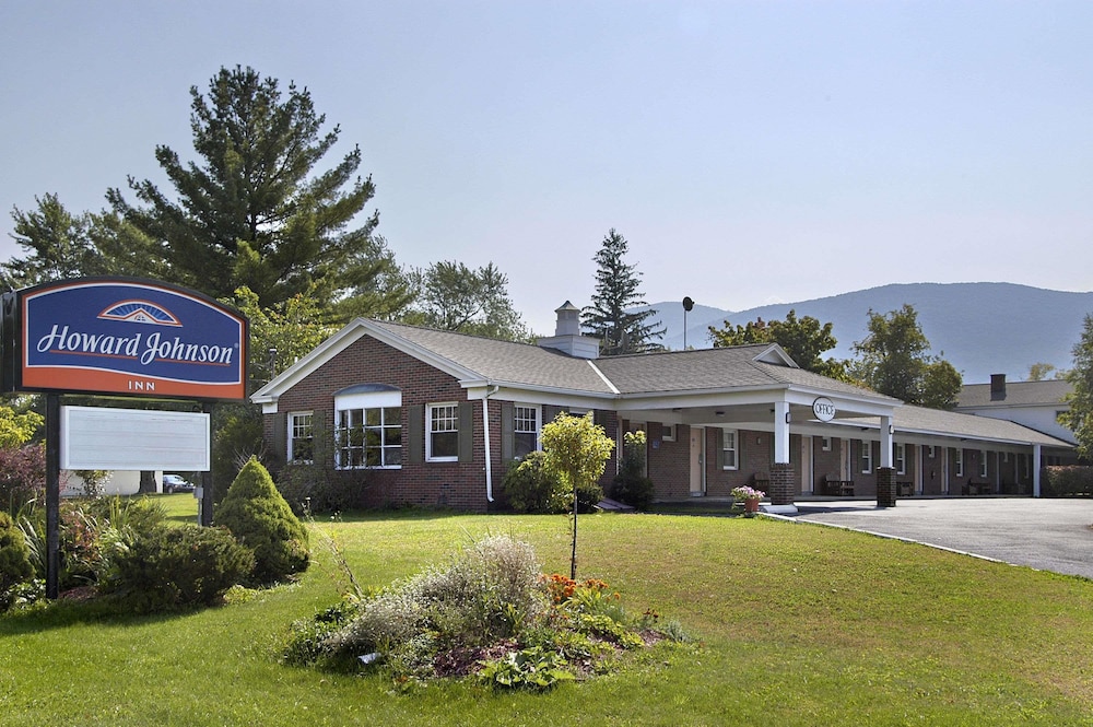 Howard Johnson By Wyndham Williamstown 4/24
