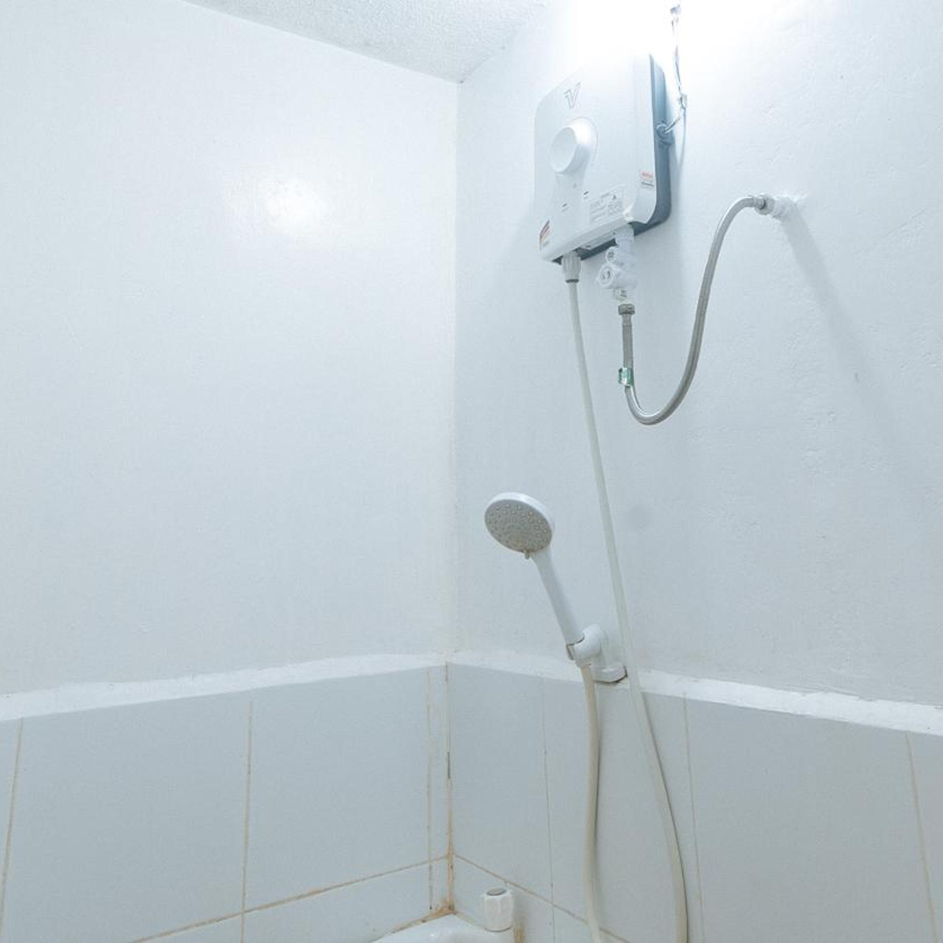 RedDoorz near OWWA Pasay 44/46