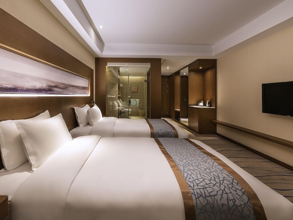 Novotel Qingdao New Hope 12/72