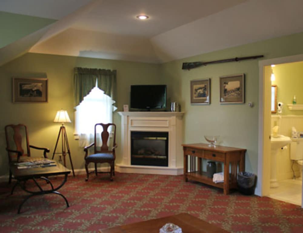 Kearsarge Inn 38/48