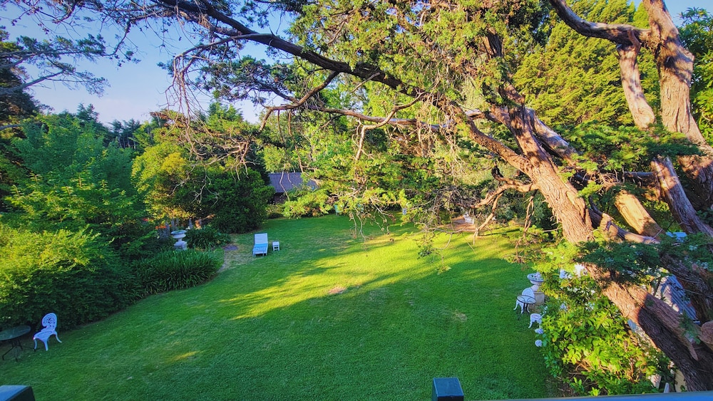 LEURA HOUSE 56/65