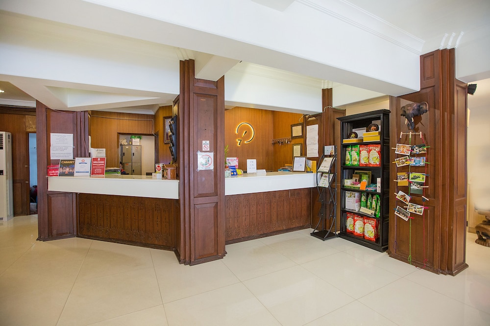 CHIANG ROI 7 DAYS INN 8/51