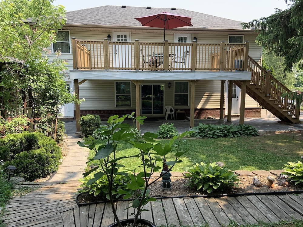 Susan's Villa 2/50