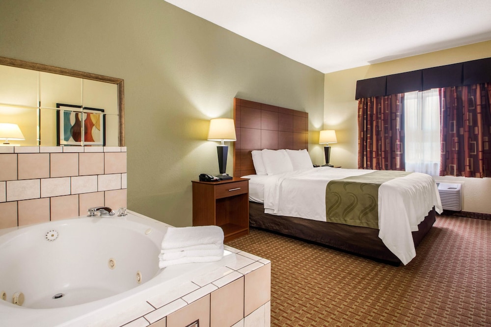 Comfort Inn & Suites Wisconsin Dells, WI 10/29