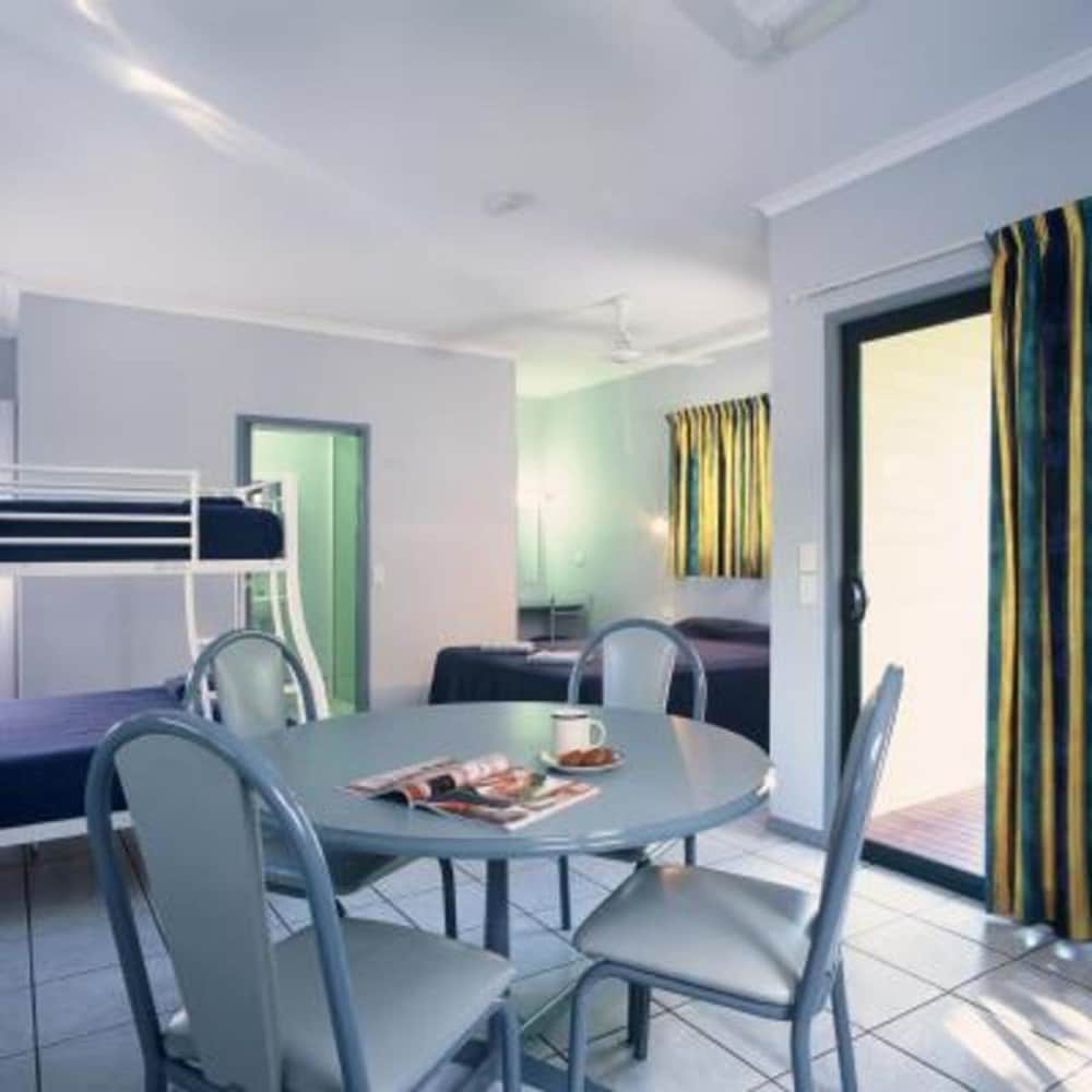 CAIRNS SUNLAND LEISURE PARK 28/35