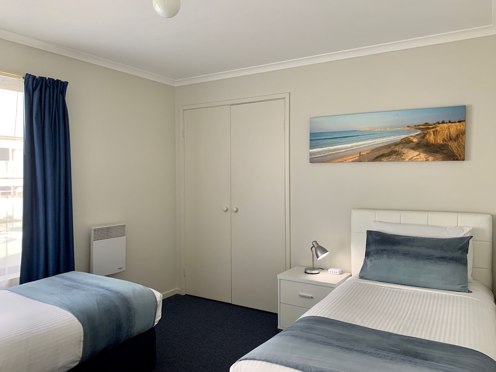 Apollo Bay Waterfront Motor Inn 20/80