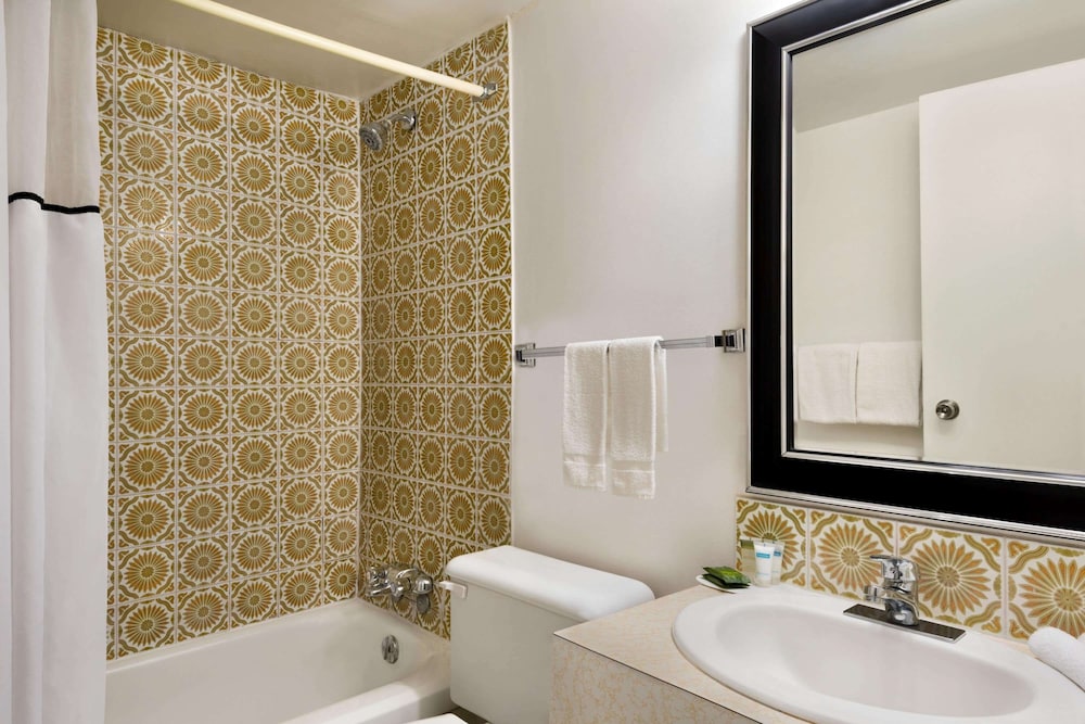 Travelodge by Wyndham Swift Current 24/53