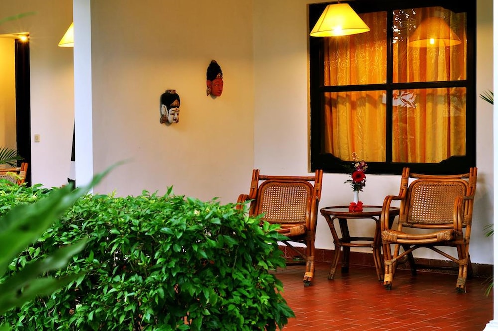 PALM GARDEN HOTEL 27/33