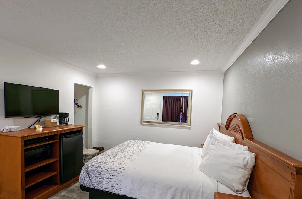 Deluxe Inn 11/50